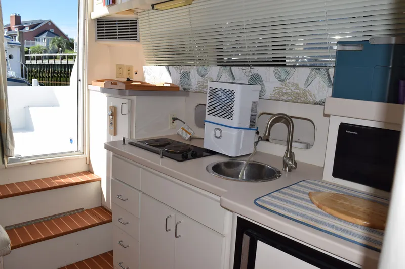 Slide: The Image of Mainship 31 Sedan Bridge 1996 - 7