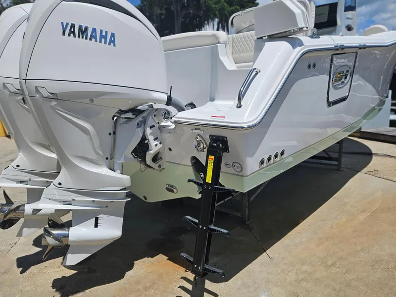 Slide: The Image of 2026 Sea Hunt Ultra 275 SE boat with dual Yamaha outboard engines. - 6