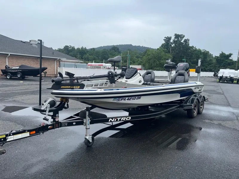 Slide: The Image of 2015 Nitro Z21 Z-Pro High Performance boat on trailer in parking lot. - 10
