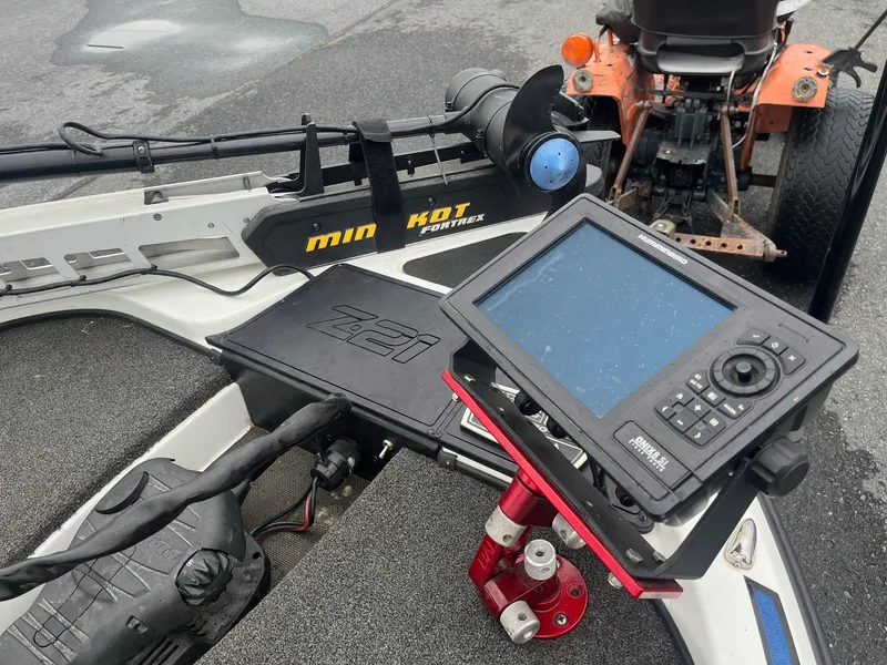 Slide: The Image of 2015 Nitro Z21 Z-Pro boat with Humminbird fishfinder and Minn Kota trolling motor. - 6