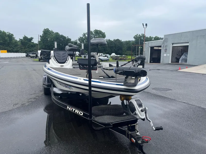 Slide: The Image of 2015 Nitro Z21 Z-Pro High Performance boat on trailer in parking lot. - 9