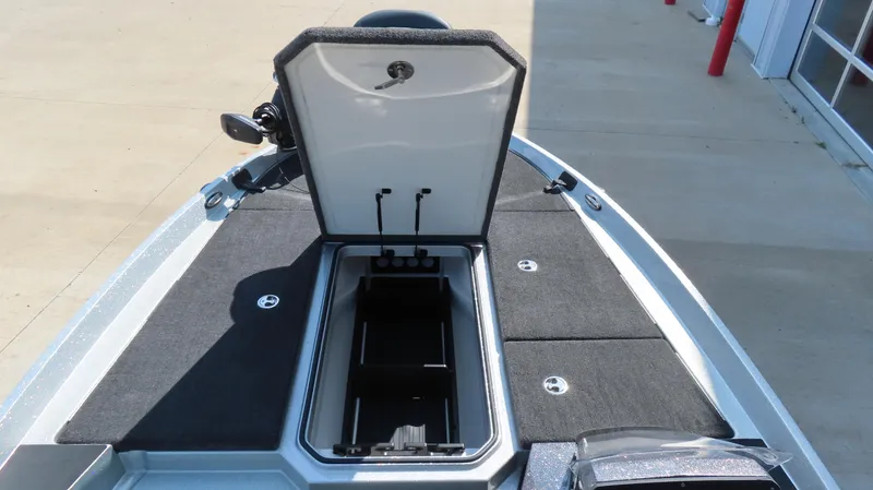 Slide: The Image of 2019 Ranger Z185 boat with open storage compartment on deck. - 10