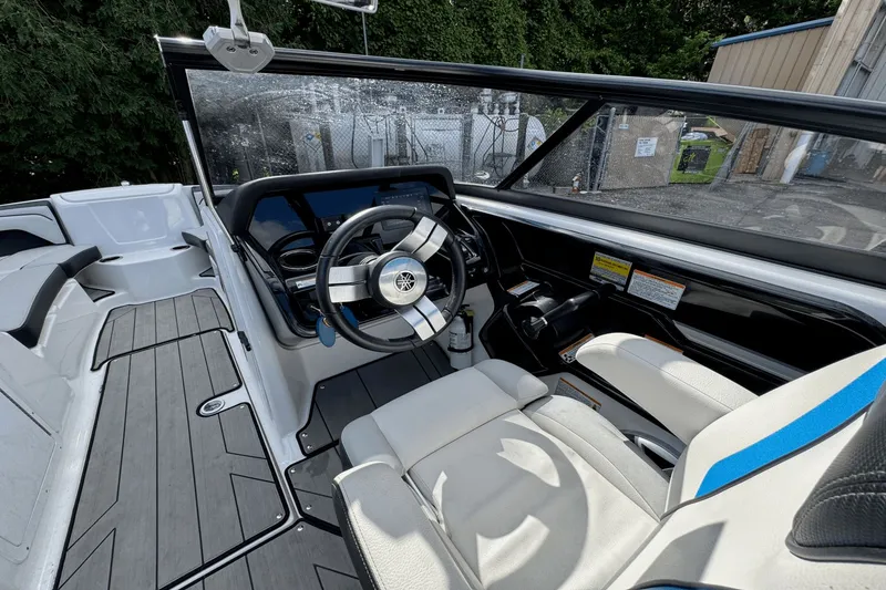 Slide: The Image of Yamaha 212X 2019 - 10