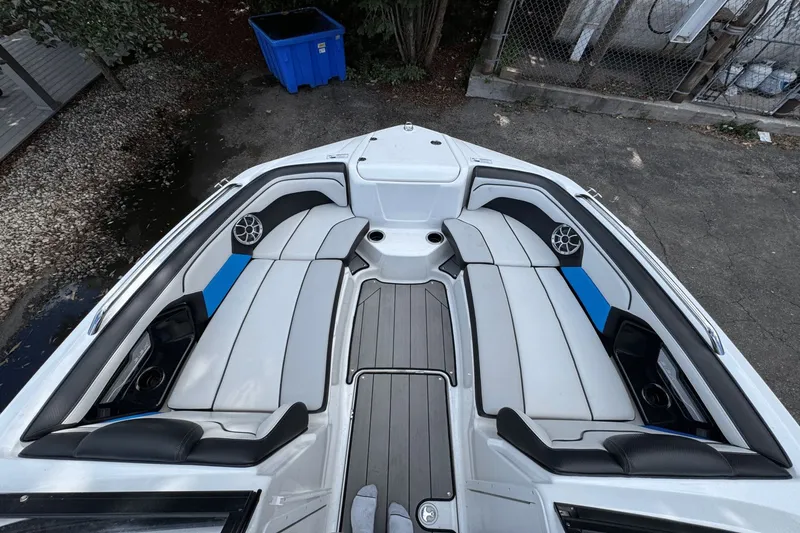 Slide: The Image of Yamaha 212X 2019 - 12