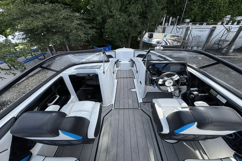 Slide: The Image of Yamaha 212X 2019 - 13