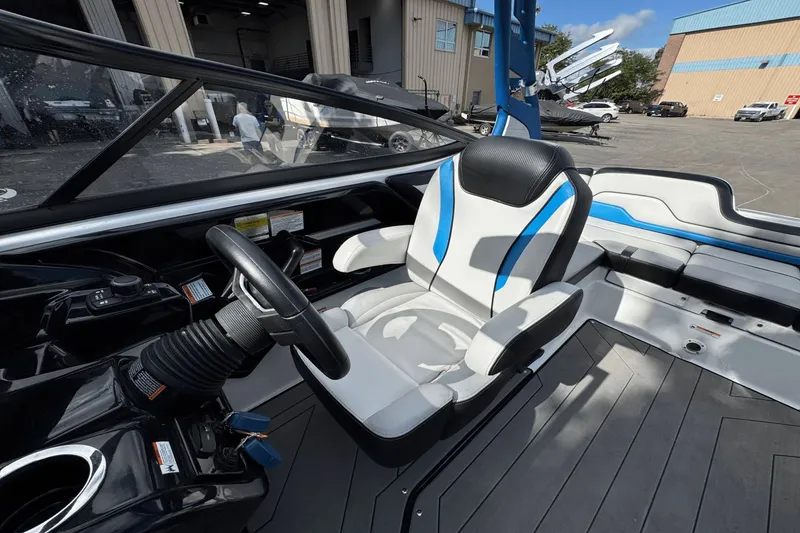 Slide: The Image of Yamaha 212X 2019 - 9