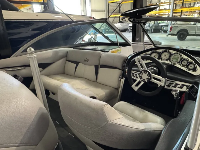 Slide: The Image of MasterCraft ProStar 197 2010 - 5