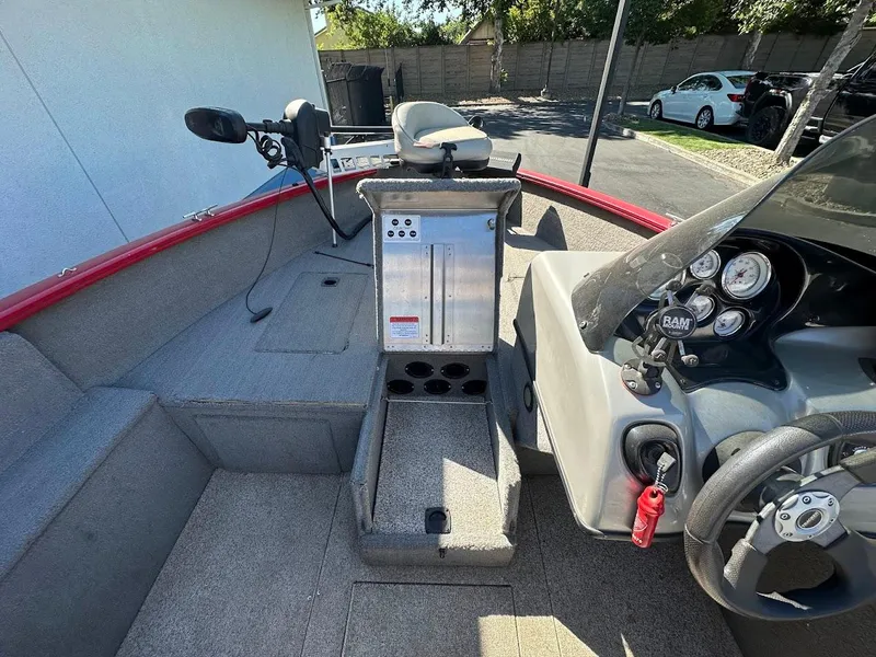 Slide: The Image of 2013 Tracker Pro Guide V-175 SC boat interior with steering console and seating. - 30