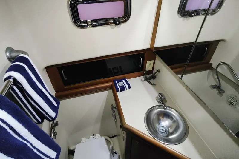 Slide: The Image of Mainship 34 Pilot Rum Runner II 2004 - 23