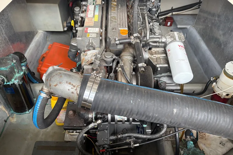 Slide: The Image of Mainship 34 Pilot Rum Runner II 2004 - 27