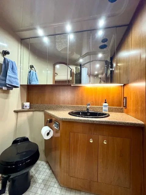 Slide: The Image of Master StateRoom - Head - 45