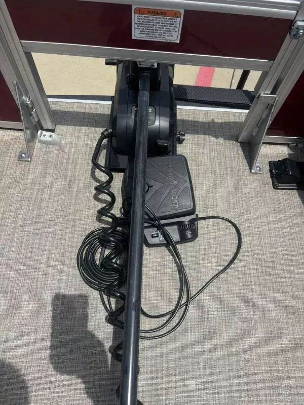 Slide: The Image of Tracker Bass Buggy 18DLX 2023 - 12