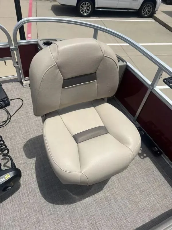 Slide: The Image of Tracker Bass Buggy 18DLX 2023 - 17