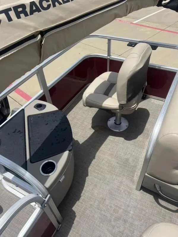 Slide: The Image of Tracker Bass Buggy 18DLX 2023 - 19