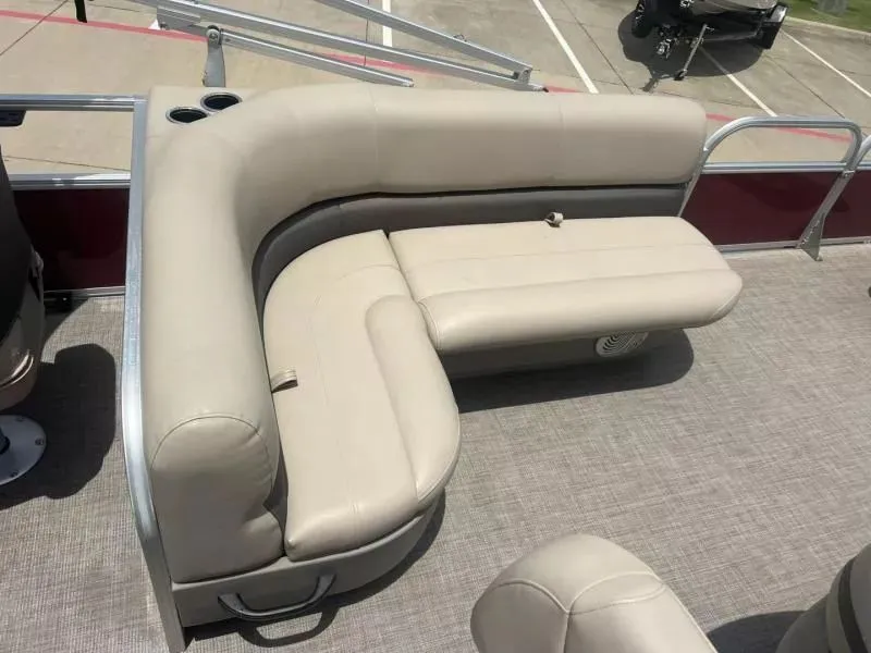 Slide: The Image of Tracker Bass Buggy 18DLX 2023 - 21