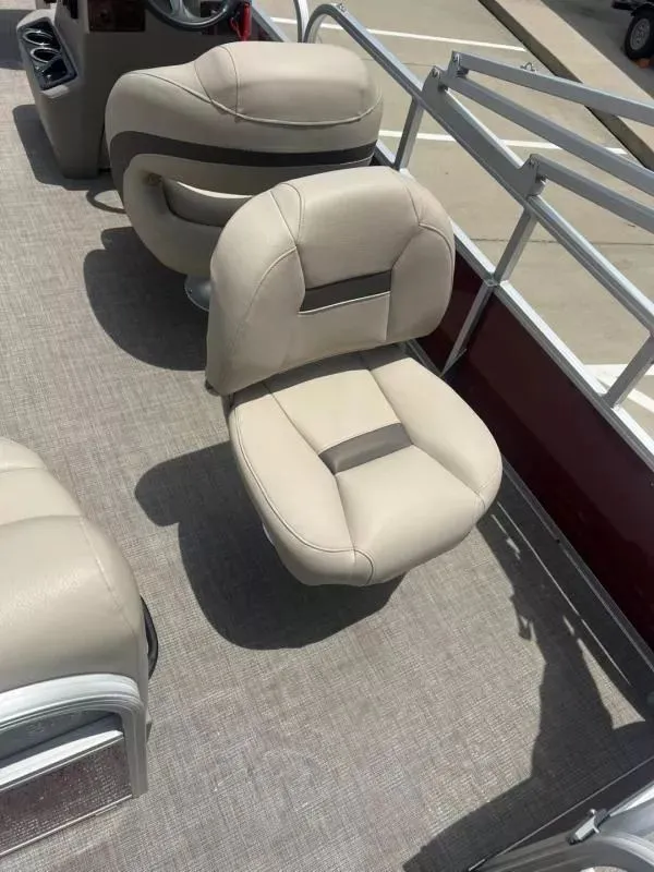 Slide: The Image of Tracker Bass Buggy 18DLX 2023 - 22