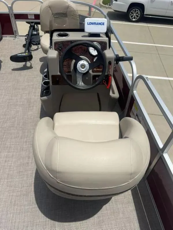 Slide: The Image of Tracker Bass Buggy 18DLX 2023 - 23