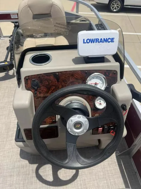 Slide: The Image of Tracker Bass Buggy 18DLX 2023 - 24