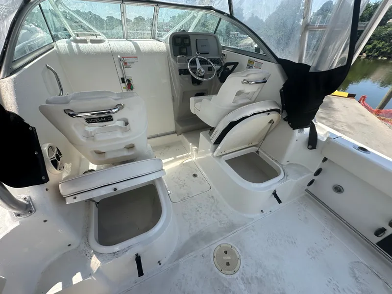 Slide: The Image of Robalo R245 Walkaround 2008 - 13