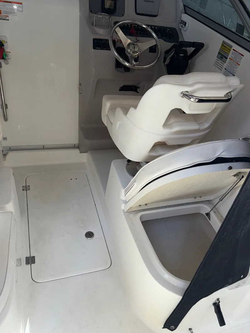 Slide: The Image of Robalo R245 Walkaround 2008 - 19