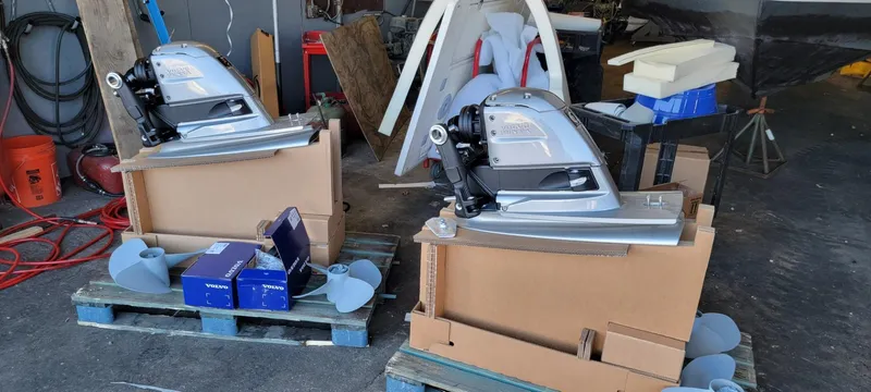 Slide: The Image of New Volvo Penta engines for 2015 Beneteau 38 Gran Tourismo in a workshop setting. - 27