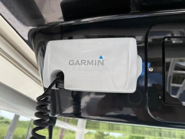 Slide: The Image of Garmin device installed on 2018 Wellcraft 302 Fisherman boat dashboard. - 9