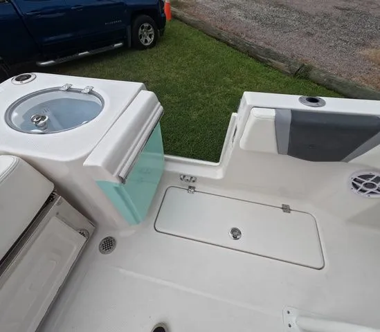 Slide: The Image of Robalo Center Console R250 In Stock 2026 - 19