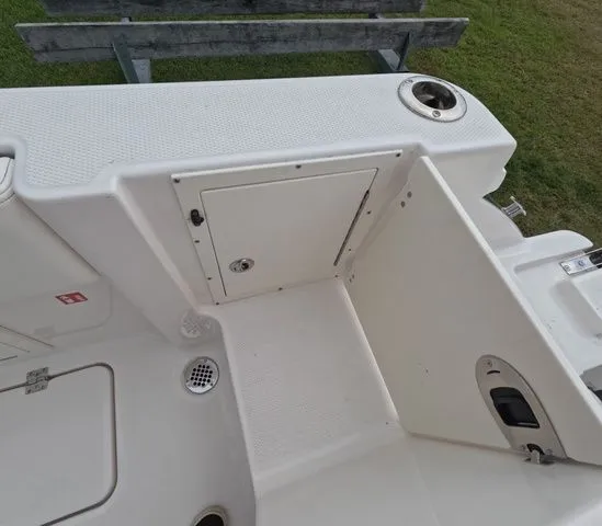 Slide: The Image of Robalo Center Console R250 In Stock 2026 - 20