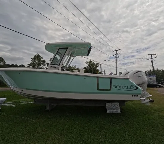 Slide: The Image of Robalo Center Console R250 In Stock 2026 - 4