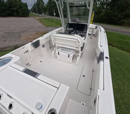 Slide: The Image of Robalo Center Console R250 In Stock 2026 - 8