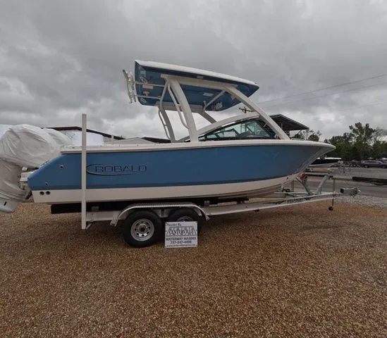 Slide: The Image of Robalo Dual Console R257 In Stock 2026 - 3