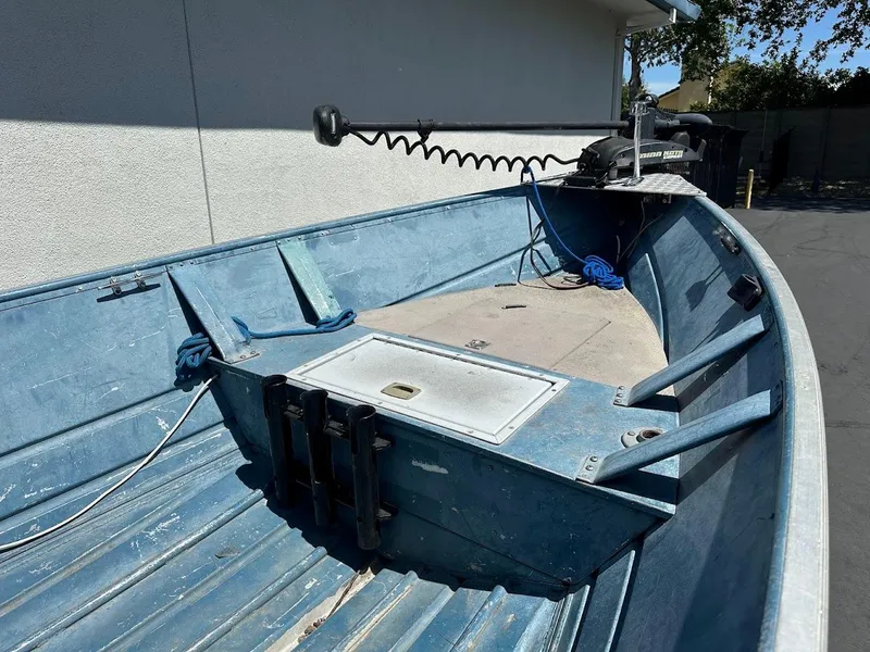 Slide: The Image of 1998 Klamath 14 DLX boat with blue interior and trolling motor. - 12