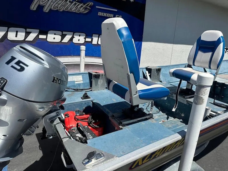 Slide: The Image of 1998 Klamath 14 DLX boat with Honda 15 outboard motor and blue seats. - 8