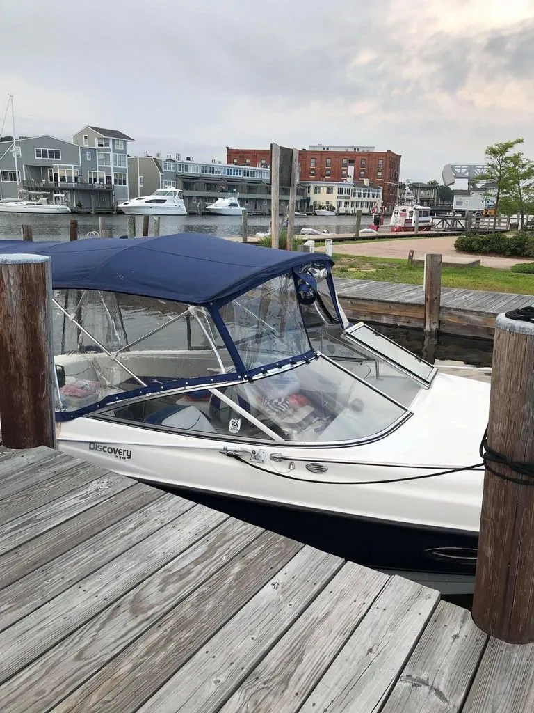 Slide: The Image of Bayliner Discovery 210 2007 - 2