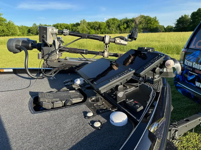 Slide: The Image of 2023 Ranger Z521R boat with advanced fishing electronics and equipment on deck. - 4