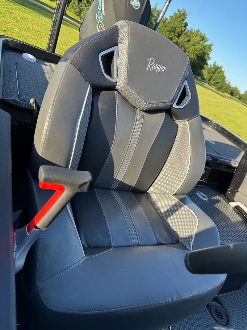 Slide: The Image of 2023 Ranger Z521R boat seat with sleek black and gray design. - 5