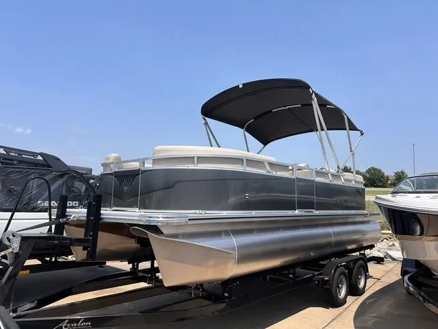 The Image of Avalon VLS Quad Lounge 21 FT 2025 - 1