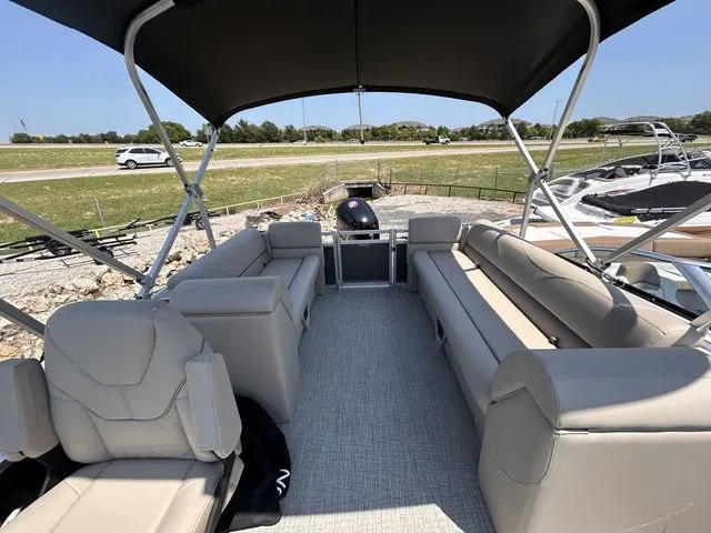 Slide: The Image of Avalon VLS Quad Lounge 21 FT 2025 - 10