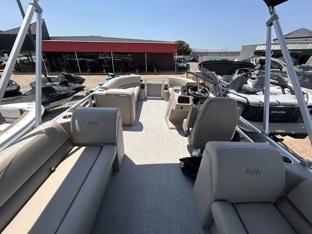 Slide: The Image of Avalon VLS Quad Lounge 21 FT 2025 - 13