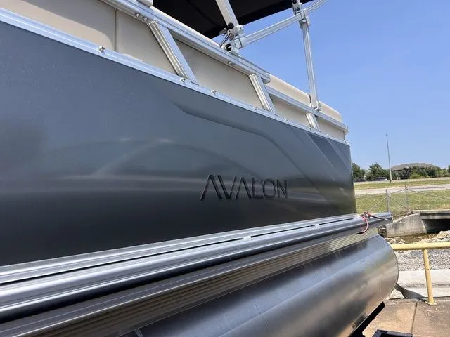 Slide: The Image of Avalon VLS Quad Lounge 21 FT 2025 - 3