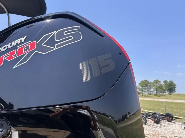 Slide: The Image of Avalon VLS Quad Lounge 21 FT 2025 - 5