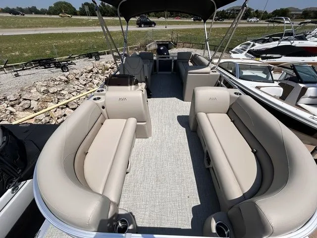 Slide: The Image of Avalon VLS Quad Lounge 21 FT 2025 - 8