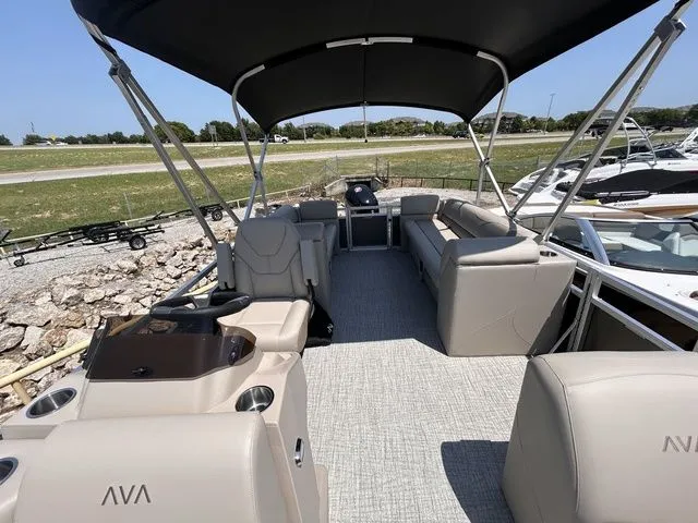 Slide: The Image of Avalon VLS Quad Lounge 21 FT 2025 - 9