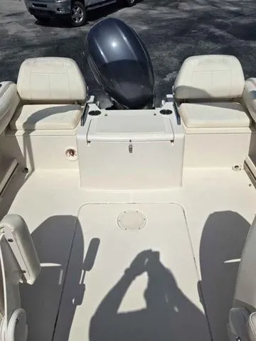 Slide: The Image of Grady-White Freedom 215 2018 - 8