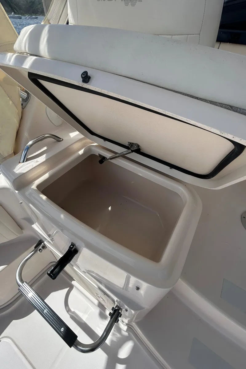 Slide: The Image of Grady-White Express 305 2007 - 50