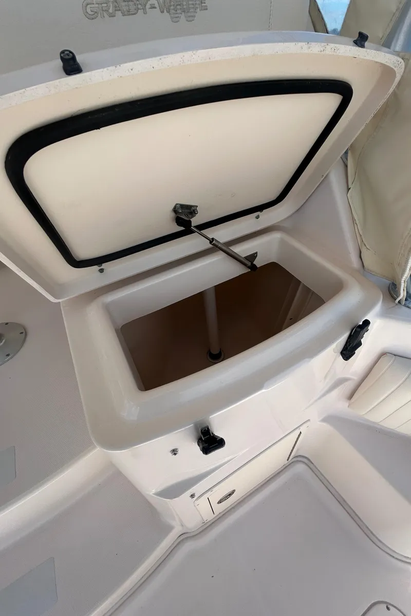 Slide: The Image of Grady-White Express 305 2007 - 51