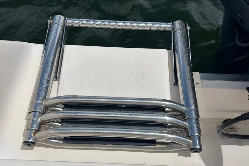 Slide: The Image of Grady-White Express 305 2007 - 54