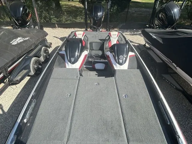 Slide: The Image of Skeeter FXR21 Limited 2022 - 6