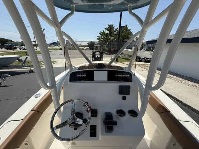 Slide: The Image of Pioneer 202 Sportfish 2025 - 10