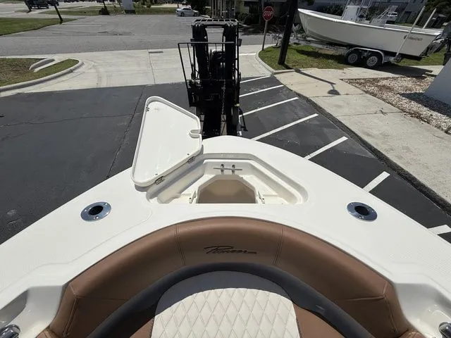 Slide: The Image of Pioneer 202 Sportfish 2025 - 13